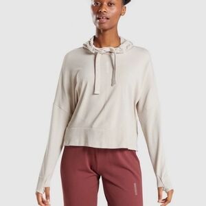 Gymshark Cropped Pause Hoodie in Color "Pebble Grey"